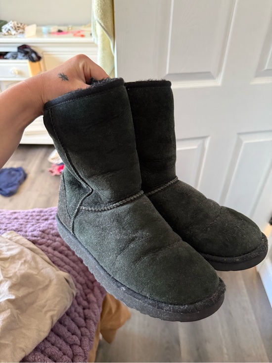 UGG Shoes - UGG Classic Short Boot in Black